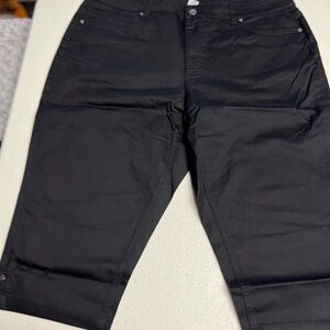 Black Capri jeans NEW